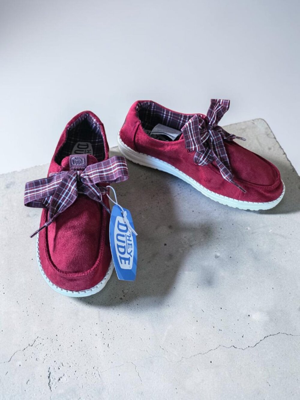 NWT HEY DUDE ( 8 ) Wendy Ltd Edition Holiday/Bow Burgundy Velvet Slip-in Loafers
